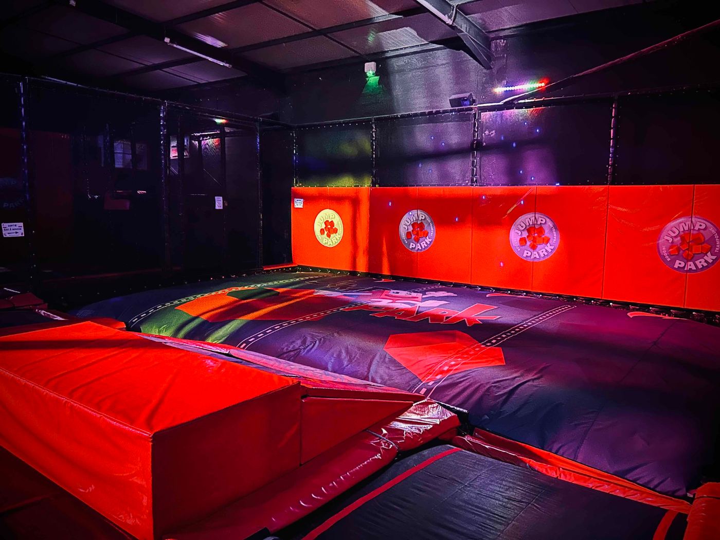 Parcours libre de trampolines couplés du Jump Park
