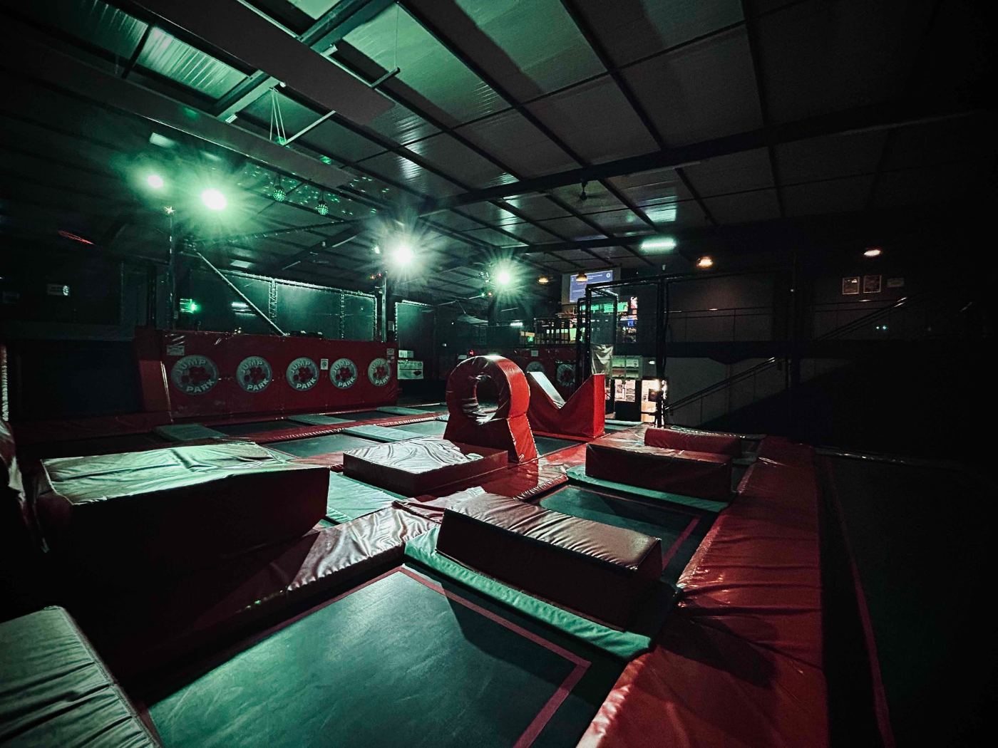 Espace trampolines du Jump Park utilisé pour le cours Trampo Cardio Fit