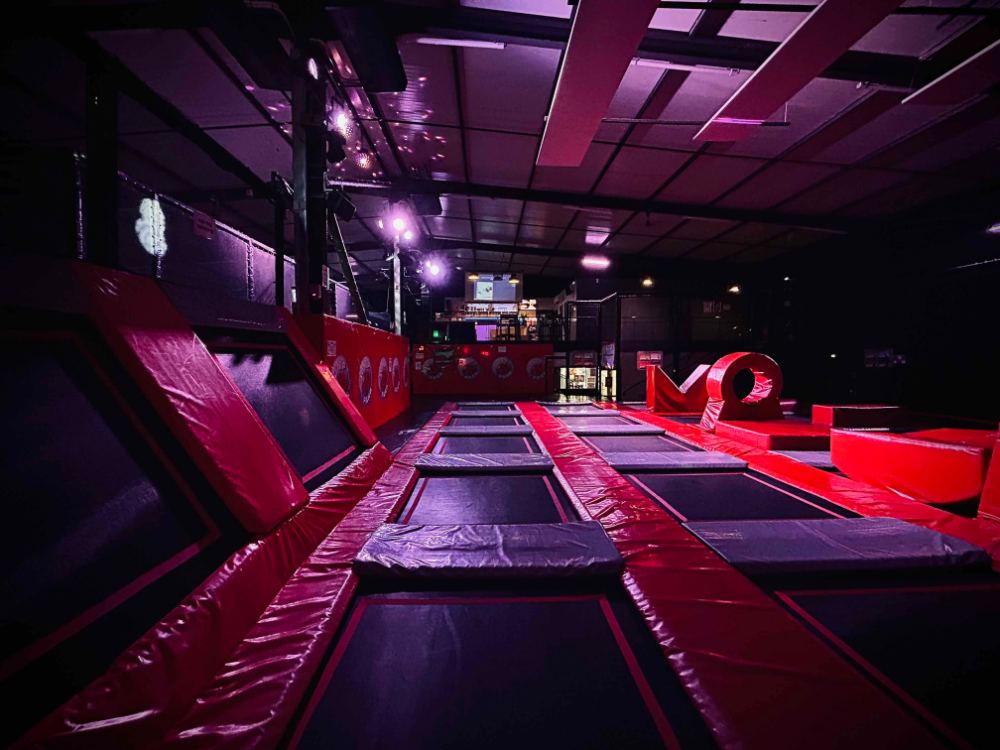 Piste de trampolines du Jump Park, session Xtra ados et adultes